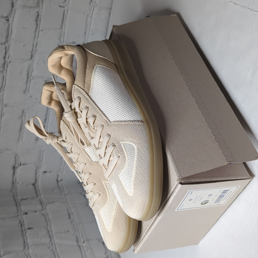 NWT rothys RS01 sneakers in chalk